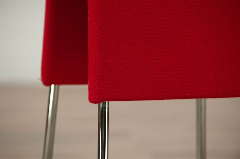 MATERIA Plint Tabouret - tissu rouge / chrome piètement traîneau – Image 12