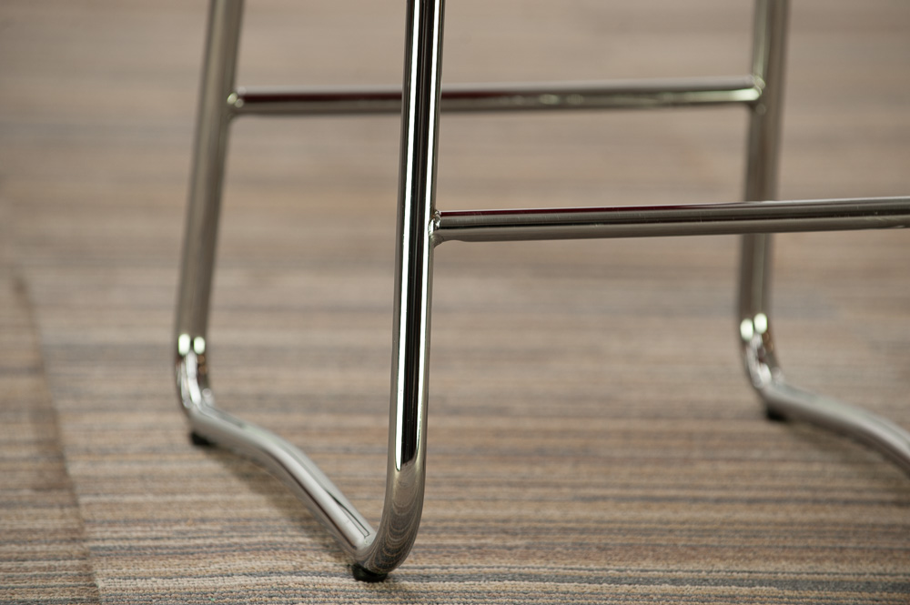 MATERIA Plint Tabouret - tissu rouge / chrome piètement traîneau – Image 14