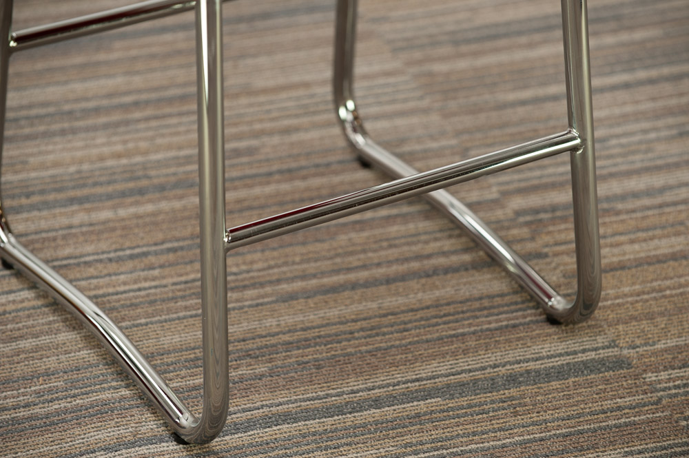 MATERIA Plint Tabouret - tissu rouge / chrome piètement traîneau – Image 17
