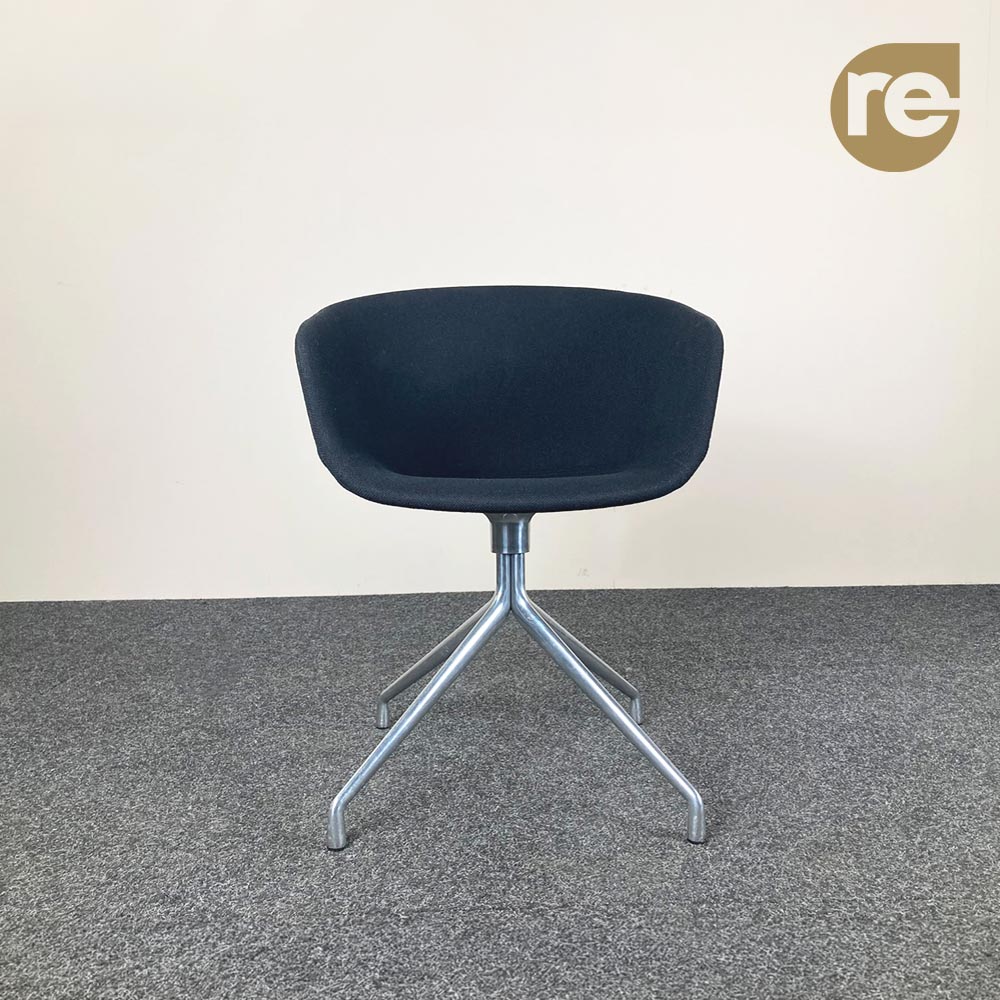 HAY About a Chair AAC21 Ontvangststoel design Hee Welling - zwarte stof / chrome vierpoot