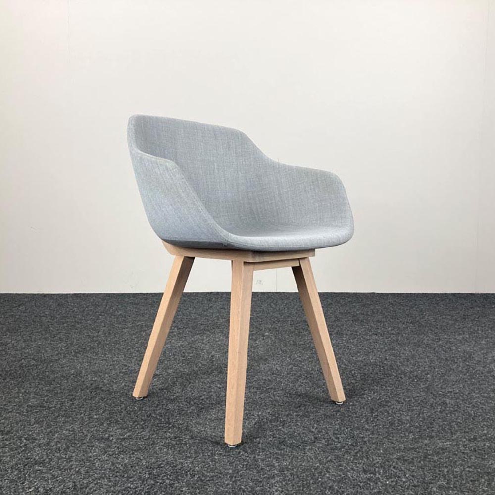 ALKI Kuskoa Bi Chaise d’accueil design Iratzoki Lizaso - tissu gris clair / bois de chêne quatre pieds – Image 8