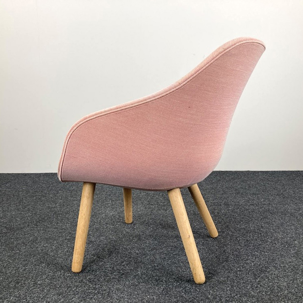 HAY About A Lounge Chair AAL 82 Lounge Chair design Hee Welling - zalmroze stof / eik houten vierpoot - Afbeelding 5