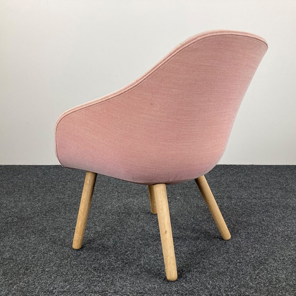HAY About A Lounge Chair AAL 82 Lounge Chair design Hee Welling - zalmroze stof / eik houten vierpoot - Afbeelding 6