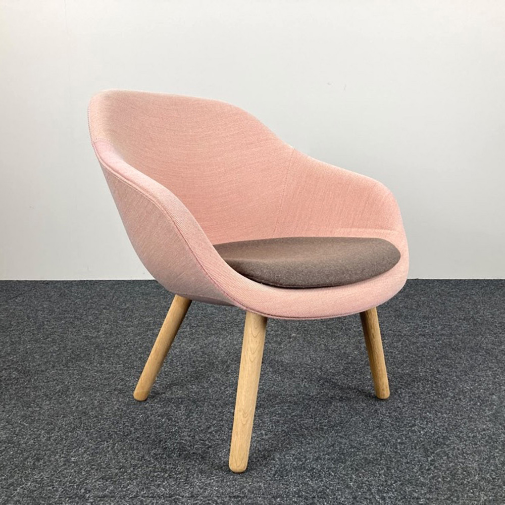 HAY About A Lounge Chair AAL 82 Lounge Chair design Hee Welling - zalmroze stof / eik houten vierpoot - Afbeelding 11