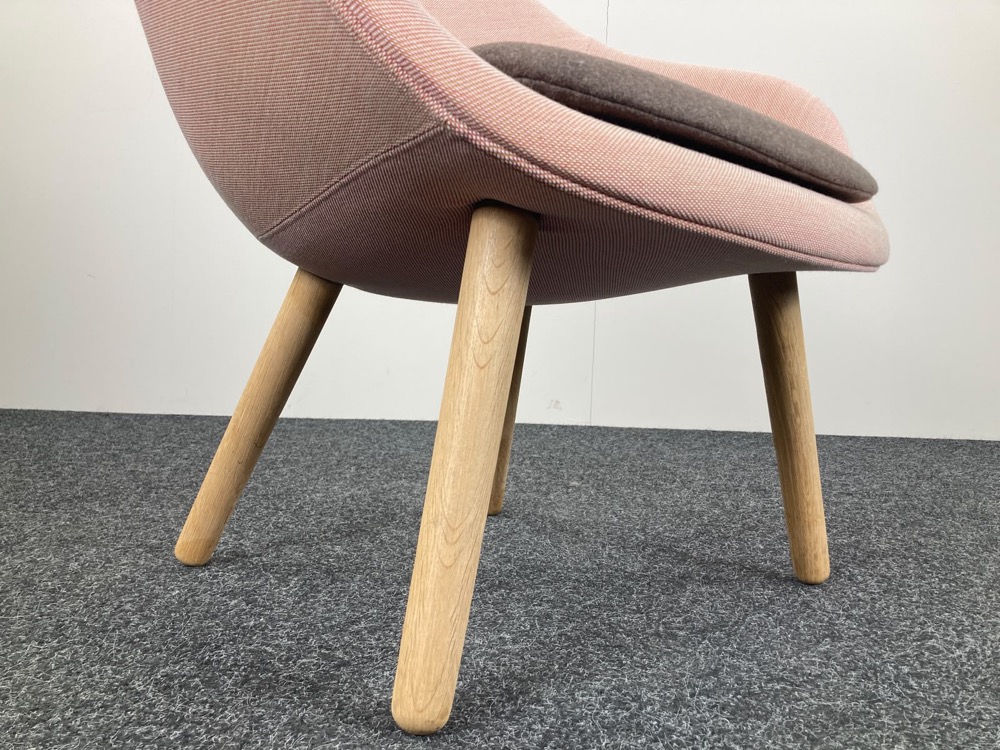 HAY About A Lounge Chair AAL 82 Lounge Chair design Hee Welling - zalmroze stof / eik houten vierpoot - Afbeelding 13