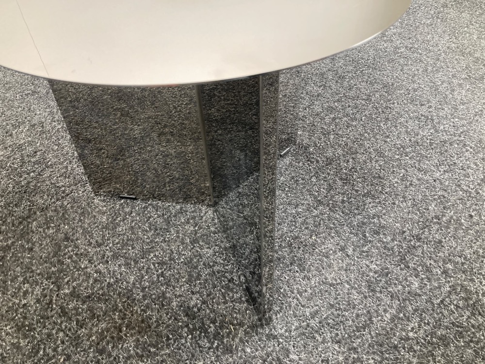 HAY Slit Table Table d’appoint Rond B45xD45xH35.5 - miroir / verre piètement mural – Image 3