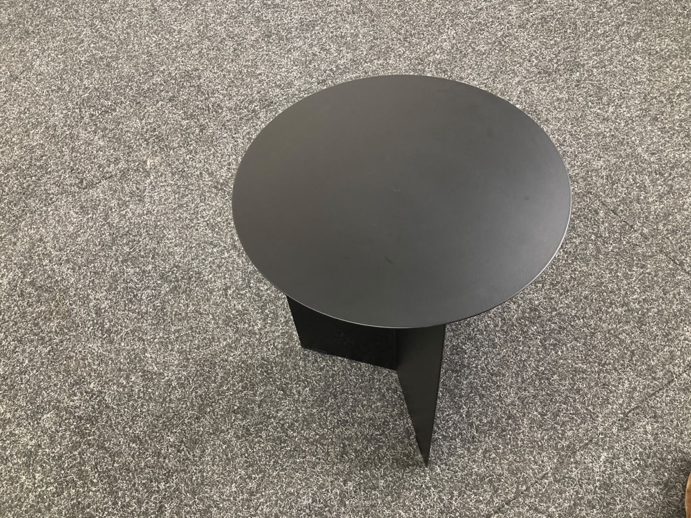 HAY Slit Table Table d’appoint Rond B35xD35xH47 - acier noir / acier noir piètement mural – Image 3