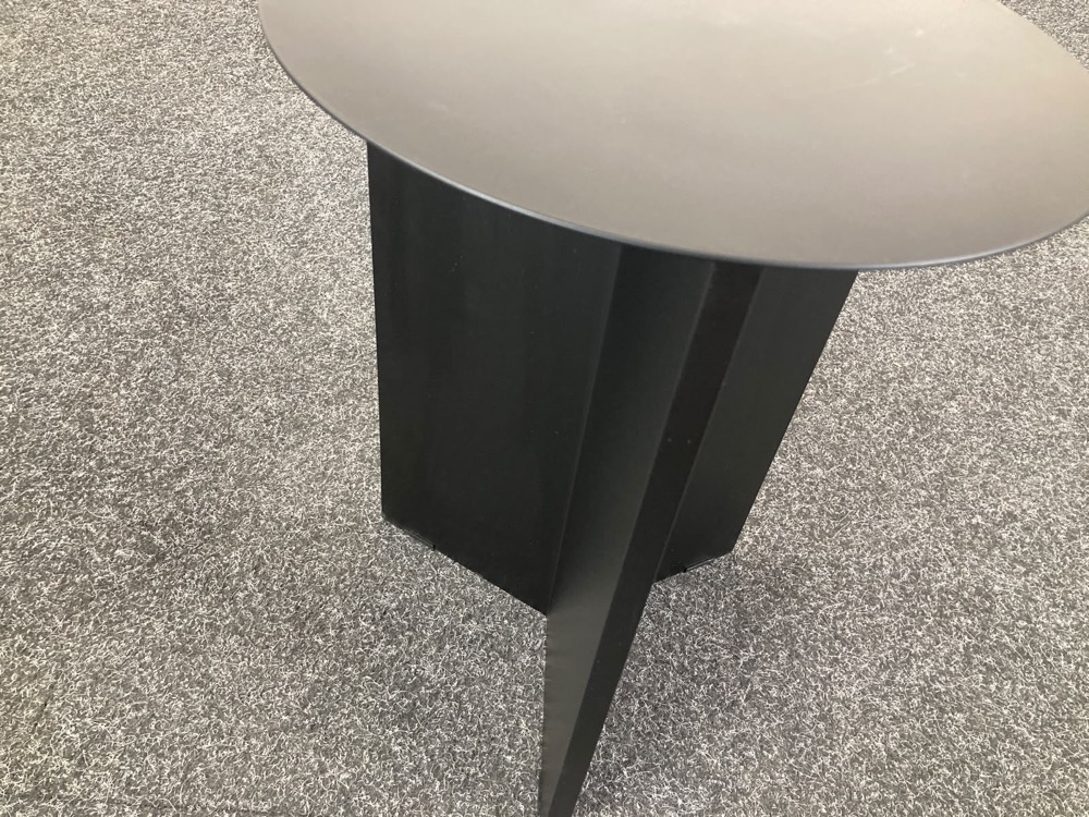 HAY Slit Table Table d’appoint Rond B35xD35xH47 - acier noir / acier noir piètement mural – Image 6