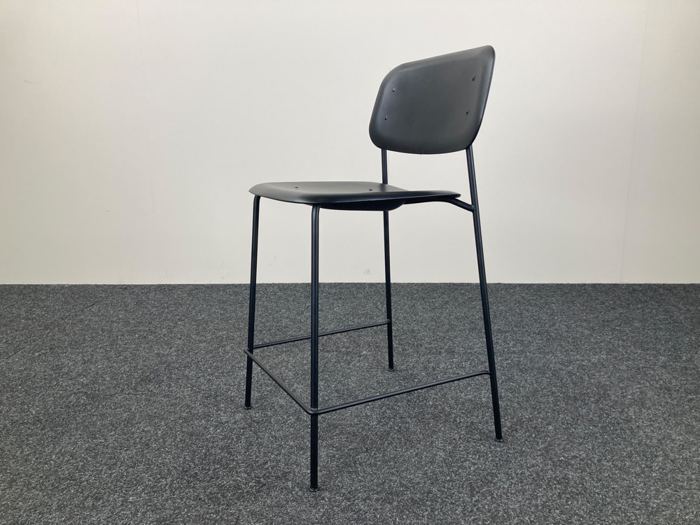 HAY Soft Edge 95 Tabouret de bar design Iskos-Berlin empilable - plastique noir / acier noir quatre pieds – Image 3