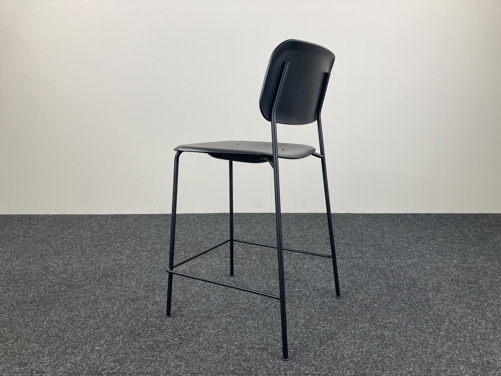 HAY Soft Edge 95 Tabouret de bar design Iskos-Berlin empilable - plastique noir / acier noir quatre pieds – Image 5