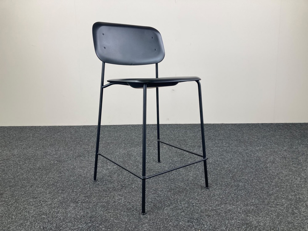 HAY Soft Edge 95 Tabouret de bar design Iskos-Berlin empilable - plastique noir / acier noir quatre pieds – Image 10