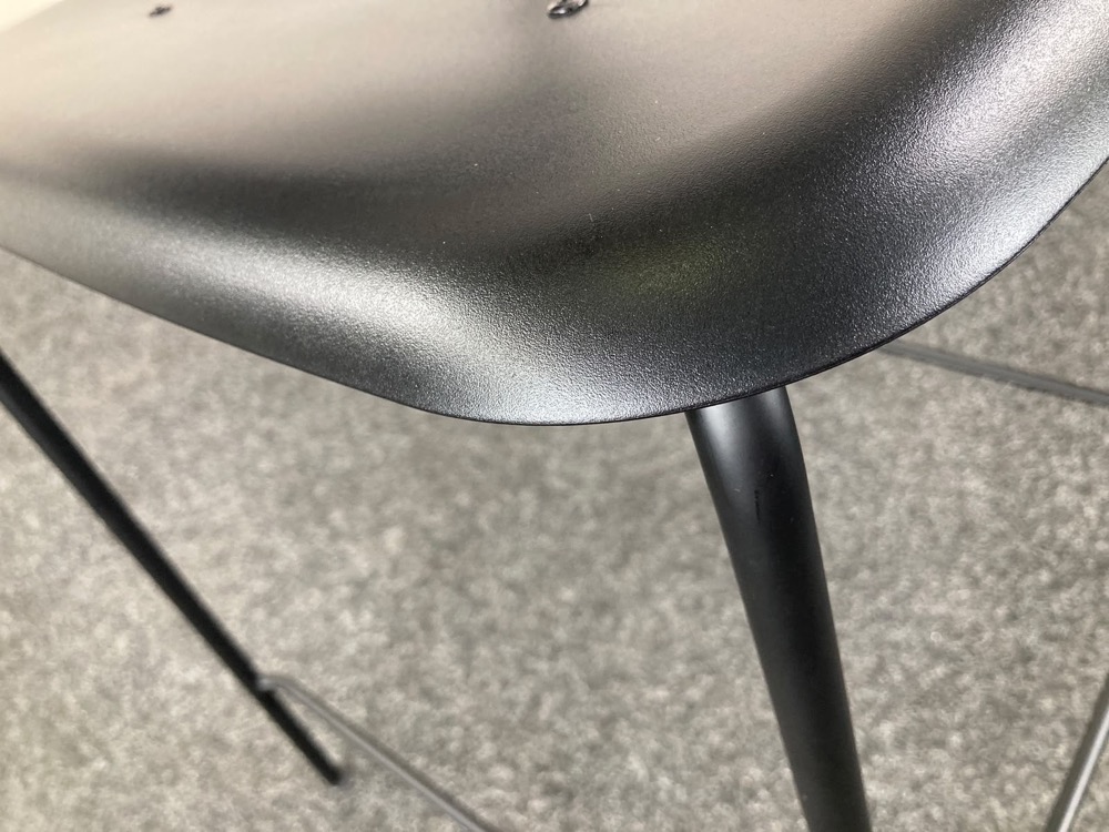 HAY Soft Edge 95 Tabouret de bar design Iskos-Berlin empilable - plastique noir / acier noir quatre pieds – Image 13