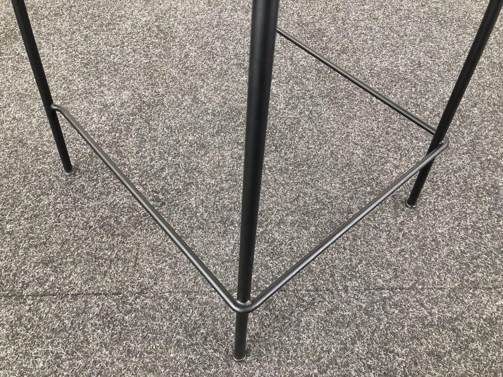 HAY Soft Edge 95 Tabouret de bar design Iskos-Berlin empilable - plastique noir / acier noir quatre pieds – Image 14