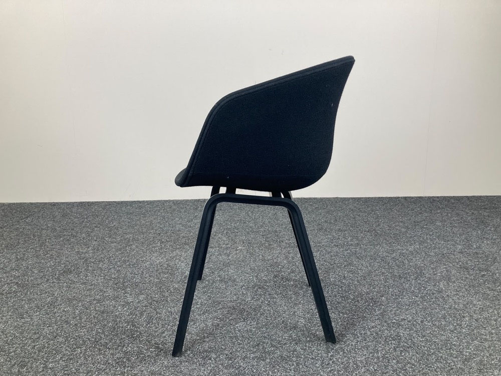 HAY About a Chair AAC23 Ontvangststoel design Hee Welling - zwarte stof / zwart hout vierpoot - Afbeelding 4