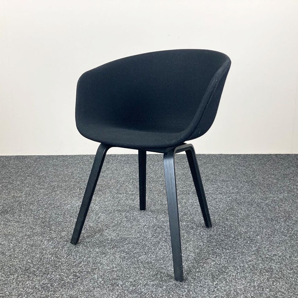 HAY About a Chair AAC23 Ontvangststoel design Hee Welling - zwarte stof / zwart hout vierpoot - Afbeelding 2