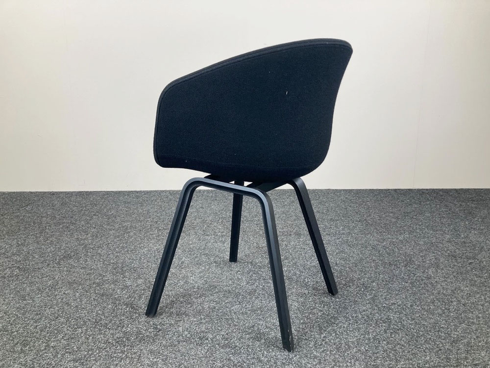 HAY About a Chair AAC23 Ontvangststoel design Hee Welling - zwarte stof / zwart hout vierpoot - Afbeelding 5