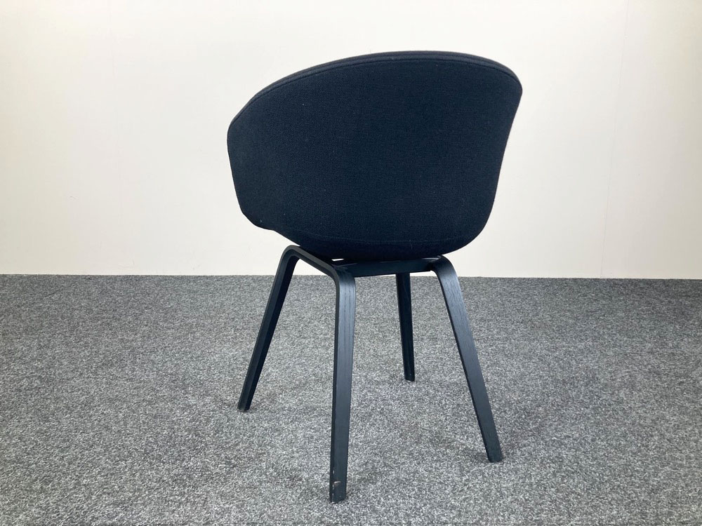 HAY About a Chair AAC23 Ontvangststoel design Hee Welling - zwarte stof / zwart hout vierpoot - Afbeelding 6