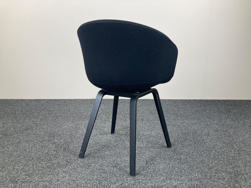 HAY About a Chair AAC23 Ontvangststoel design Hee Welling - zwarte stof / zwart hout vierpoot - Afbeelding 8