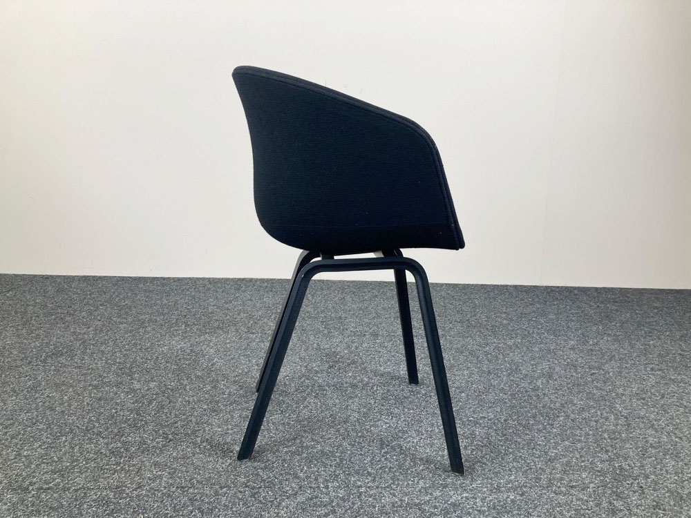 HAY About a Chair AAC23 Ontvangststoel design Hee Welling - zwarte stof / zwart hout vierpoot - Afbeelding 9