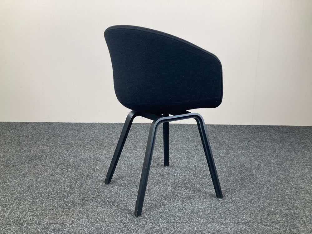 HAY About a Chair AAC23 Ontvangststoel design Hee Welling - zwarte stof / zwart hout vierpoot - Afbeelding 10