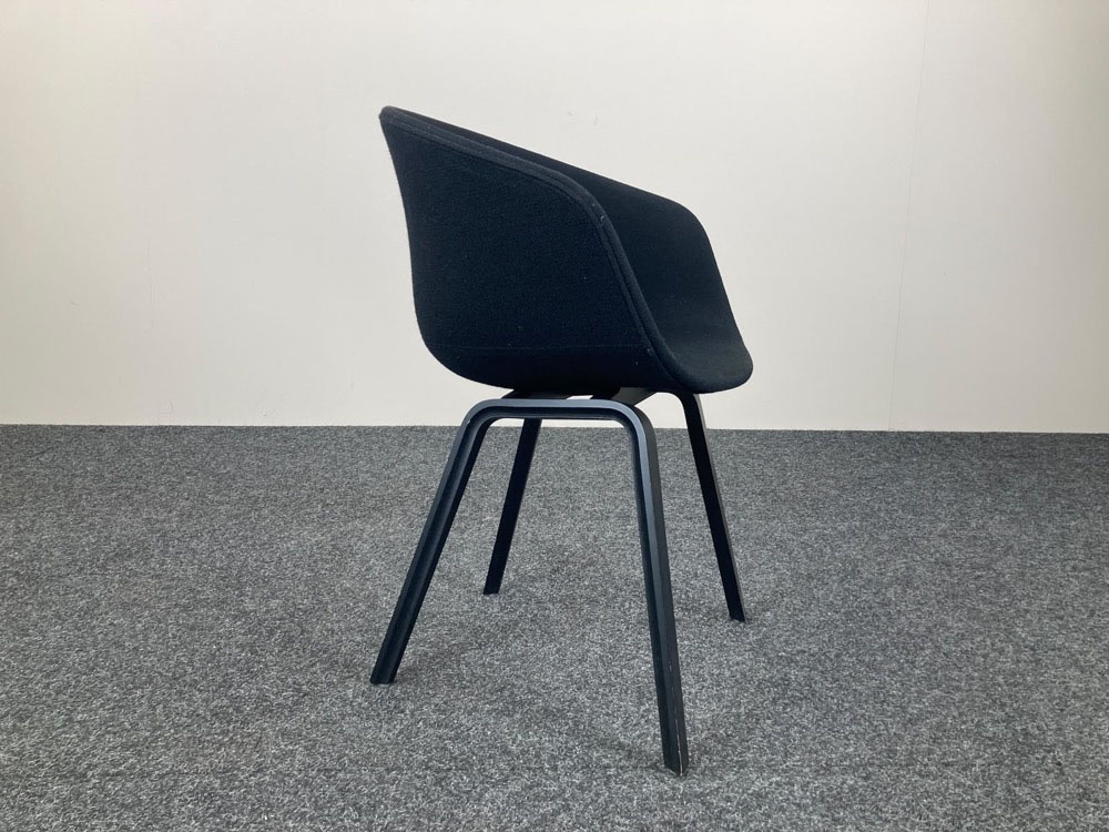 HAY About a Chair AAC23 Ontvangststoel design Hee Welling - zwarte stof / zwart hout vierpoot - Afbeelding 11