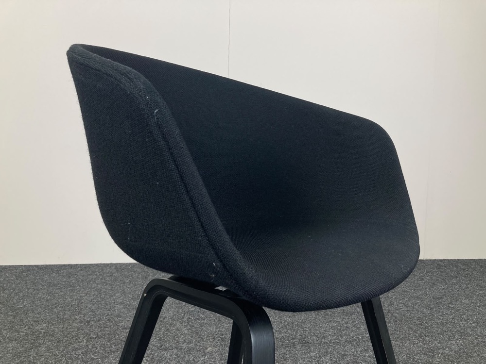 HAY About a Chair AAC23 Ontvangststoel design Hee Welling - zwarte stof / zwart hout vierpoot - Afbeelding 14