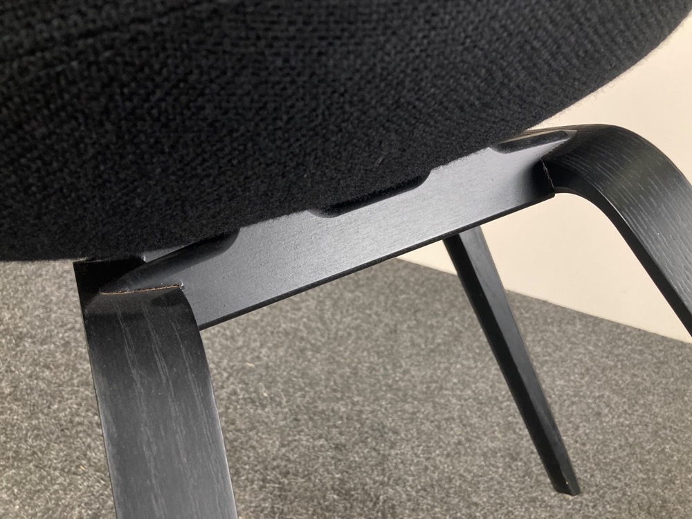 HAY About a Chair AAC23 Ontvangststoel design Hee Welling - zwarte stof / zwart hout vierpoot - Afbeelding 18