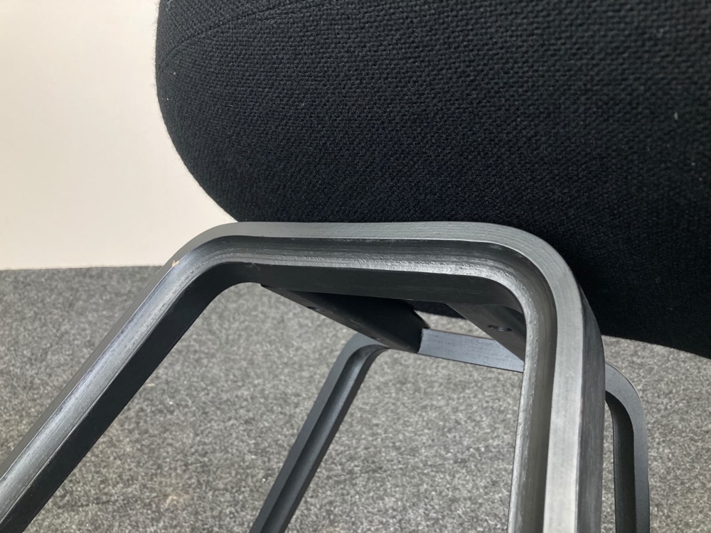 HAY About a Chair AAC23 Ontvangststoel design Hee Welling - zwarte stof / zwart hout vierpoot - Afbeelding 19