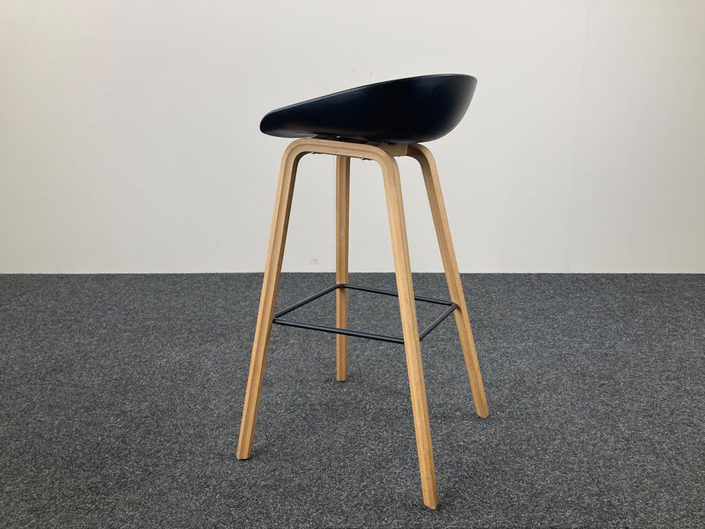 HAY About a Stool AAS32 Tabouret de bar design Hee Welling - plastique noir / bois de chêne quatre pieds – Image 5