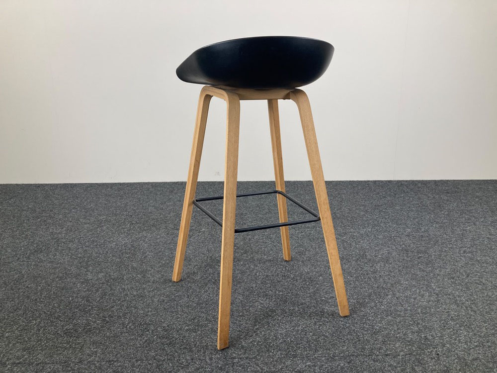 HAY About a Stool AAS32 Tabouret de bar design Hee Welling - plastique noir / bois de chêne quatre pieds – Image 6