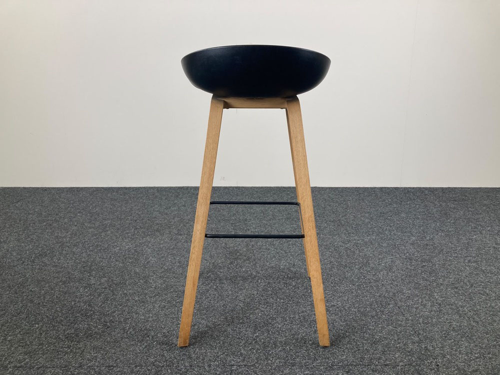 HAY About a Stool AAS32 Tabouret de bar design Hee Welling - plastique noir / bois de chêne quatre pieds – Image 7
