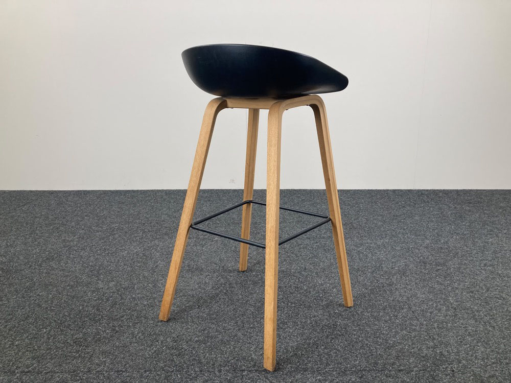 HAY About a Stool AAS32 Tabouret de bar design Hee Welling - plastique noir / bois de chêne quatre pieds – Image 8