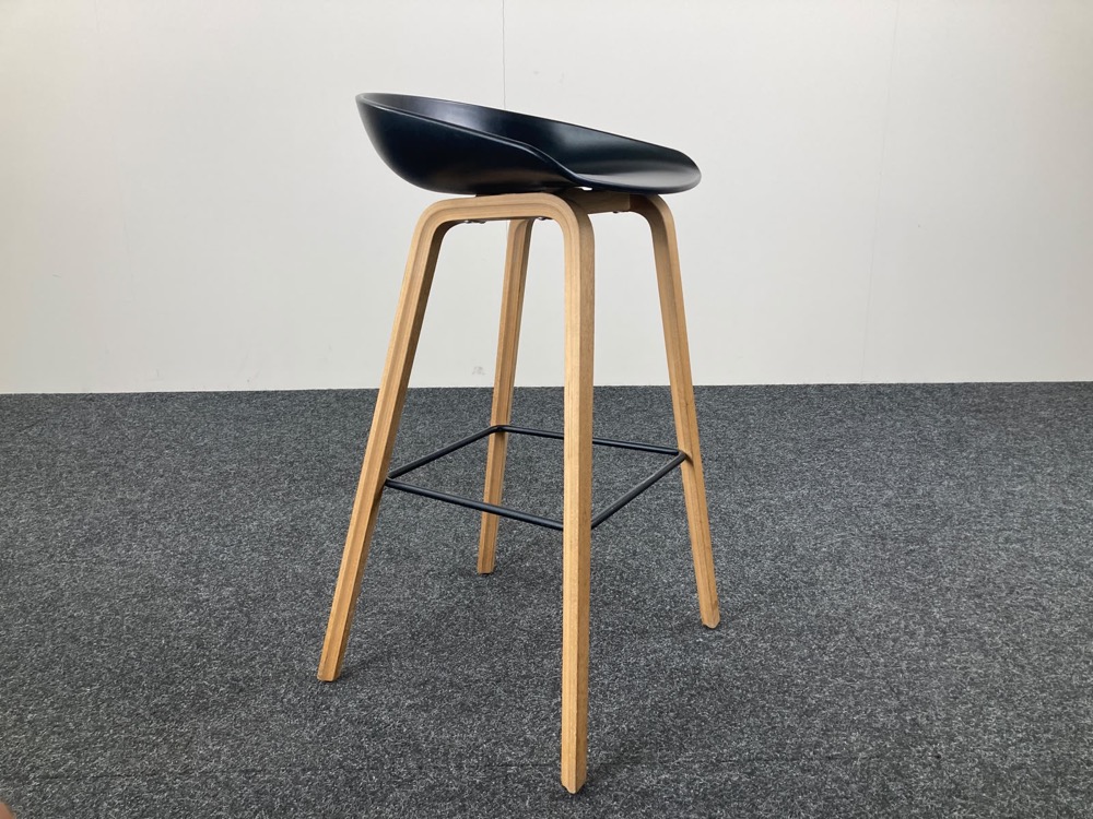 HAY About a Stool AAS32 Tabouret de bar design Hee Welling - plastique noir / bois de chêne quatre pieds – Image 11