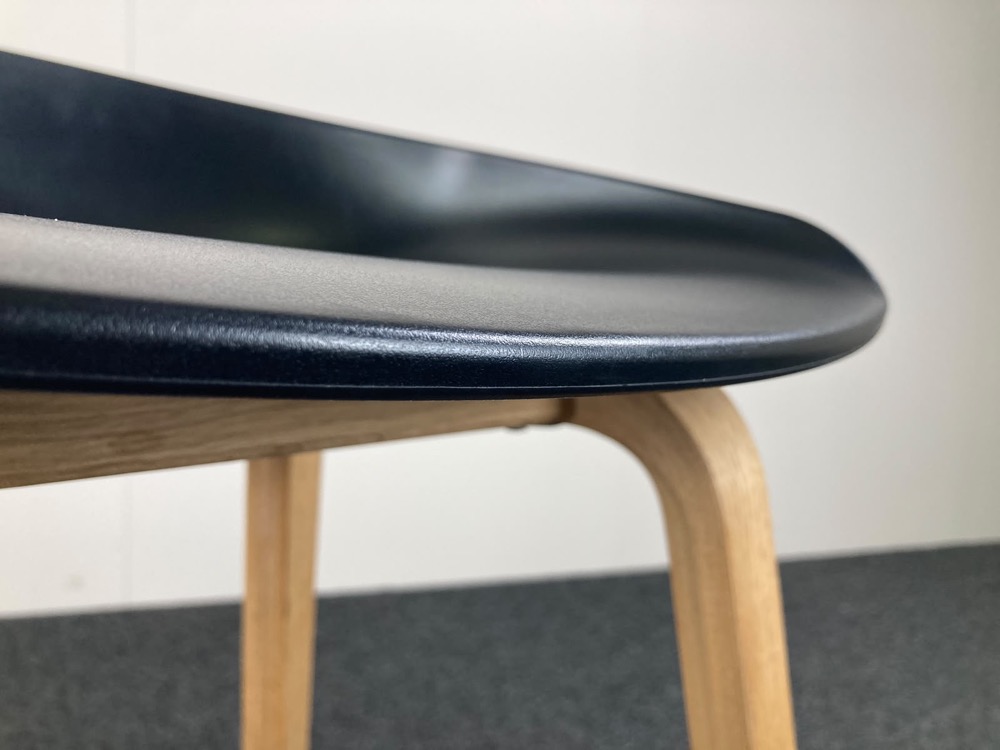 HAY About a Stool AAS32 Tabouret de bar design Hee Welling - plastique noir / bois de chêne quatre pieds – Image 13