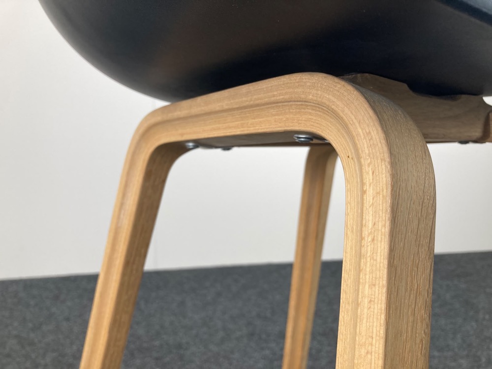HAY About a Stool AAS32 Tabouret de bar design Hee Welling - plastique noir / bois de chêne quatre pieds – Image 14