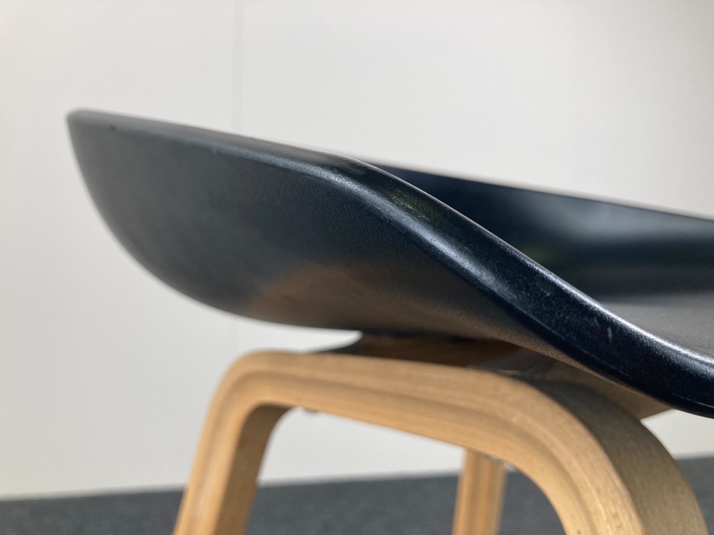 HAY About a Stool AAS32 Tabouret de bar design Hee Welling - plastique noir / bois de chêne quatre pieds – Image 21