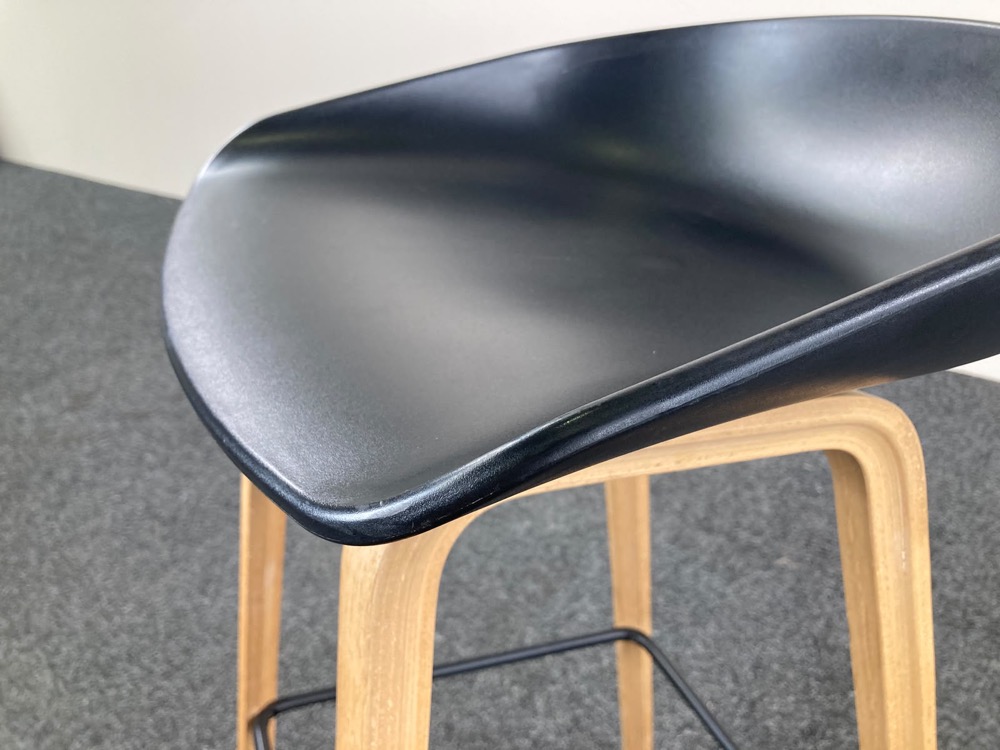 HAY About a Stool AAS32 Tabouret de bar design Hee Welling - plastique noir / bois de chêne quatre pieds – Image 22