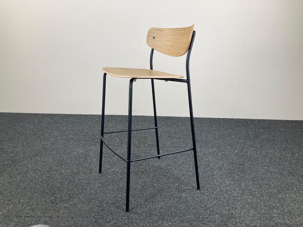 INCLASS Lea 0430 Tabouret de bar empilable - bois / métal noir quatre pieds – Image 3