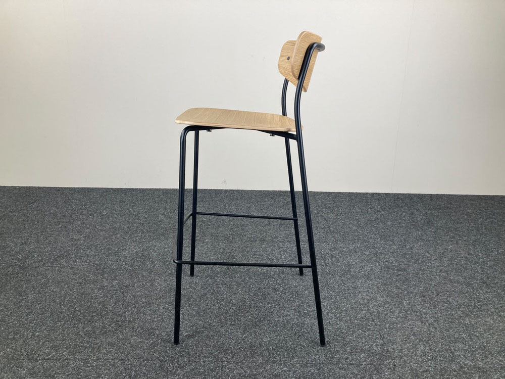 INCLASS Lea 0430 Tabouret de bar empilable - bois / métal noir quatre pieds – Image 4