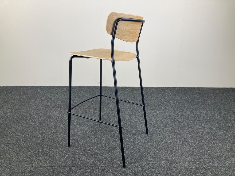 INCLASS Lea 0430 Tabouret de bar empilable - bois / métal noir quatre pieds – Image 5