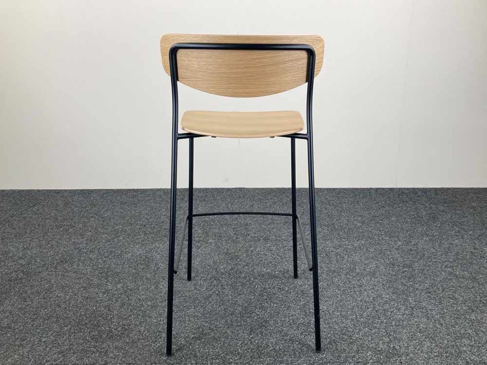 INCLASS Lea 0430 Tabouret de bar empilable - bois / métal noir quatre pieds – Image 7