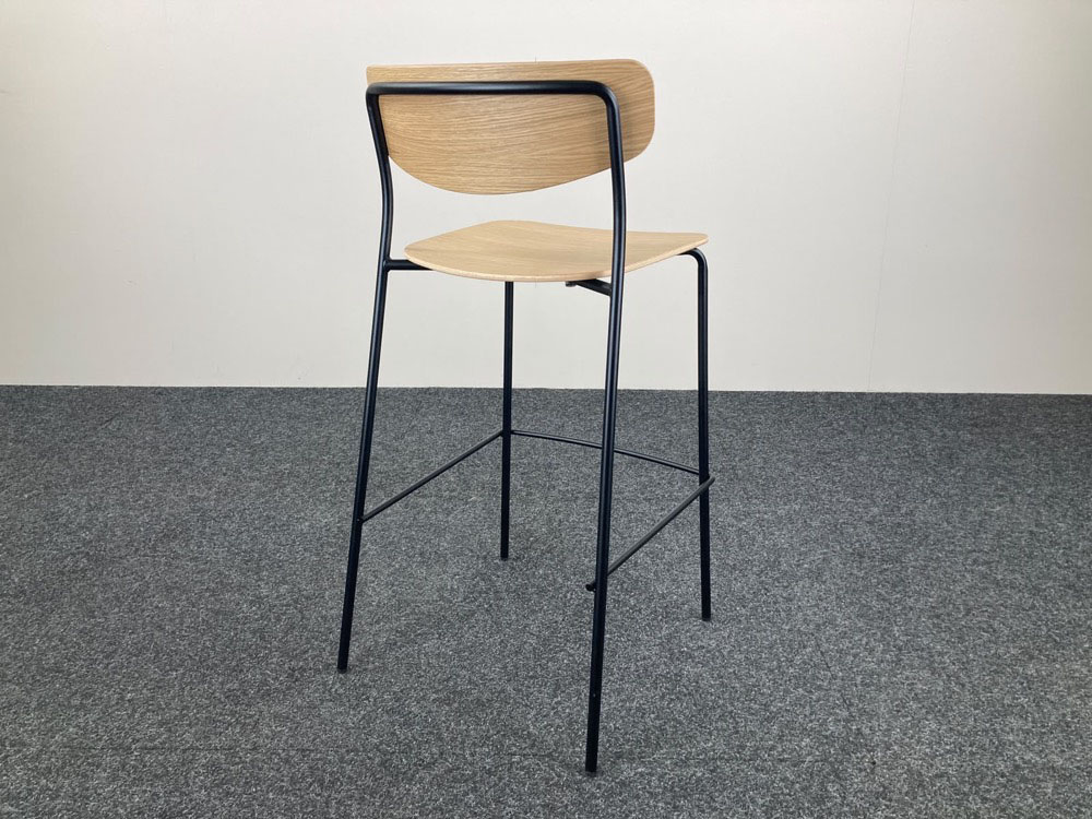 INCLASS Lea 0430 Tabouret de bar empilable - bois / métal noir quatre pieds – Image 8