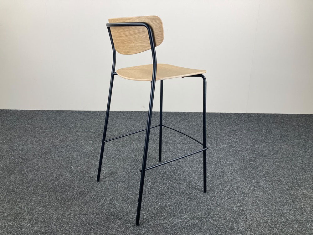 INCLASS Lea 0430 Tabouret de bar empilable - bois / métal noir quatre pieds – Image 9