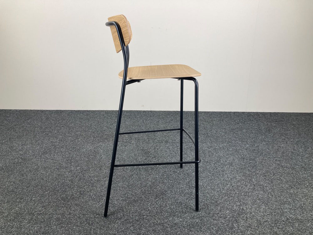 INCLASS Lea 0430 Tabouret de bar empilable - bois / métal noir quatre pieds – Image 10