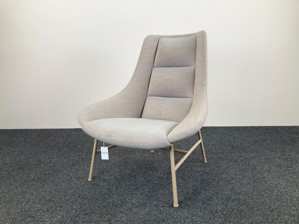 DEBERENN Zante Chaise lounge design David Fox - tissu gris clair / métal beige quatre pieds – Image 2