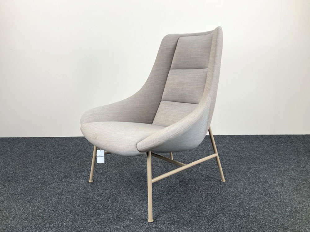 DEBERENN Zante Chaise lounge design David Fox - tissu gris clair / métal beige quatre pieds – Image 3