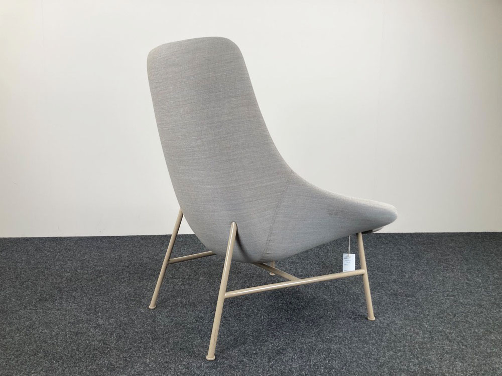 DEBERENN Zante Chaise lounge design David Fox - tissu gris clair / métal beige quatre pieds – Image 8