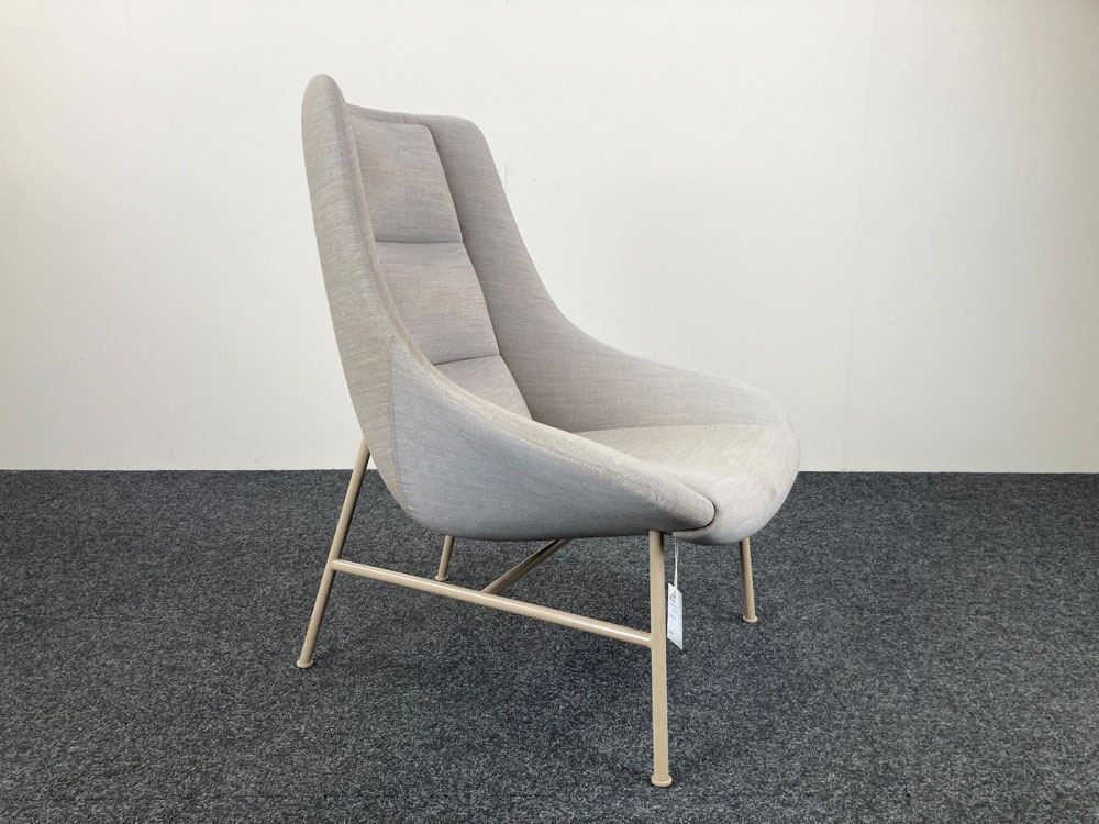 DEBERENN Zante Chaise lounge design David Fox - tissu gris clair / métal beige quatre pieds – Image 10