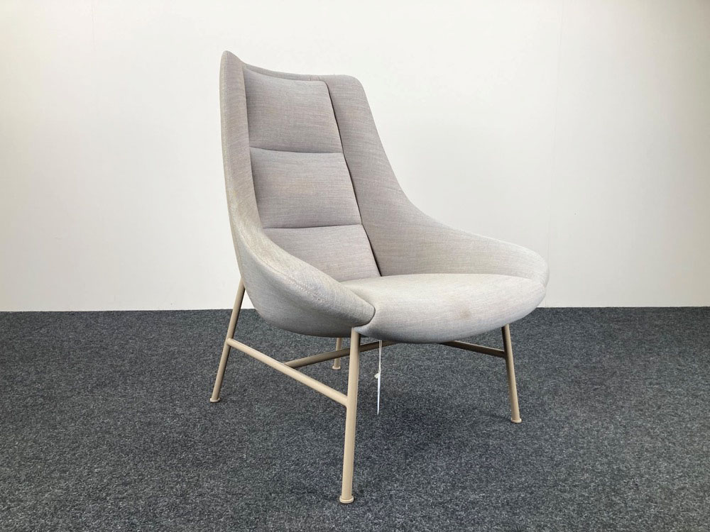 DEBERENN Zante Chaise lounge design David Fox - tissu gris clair / métal beige quatre pieds – Image 11