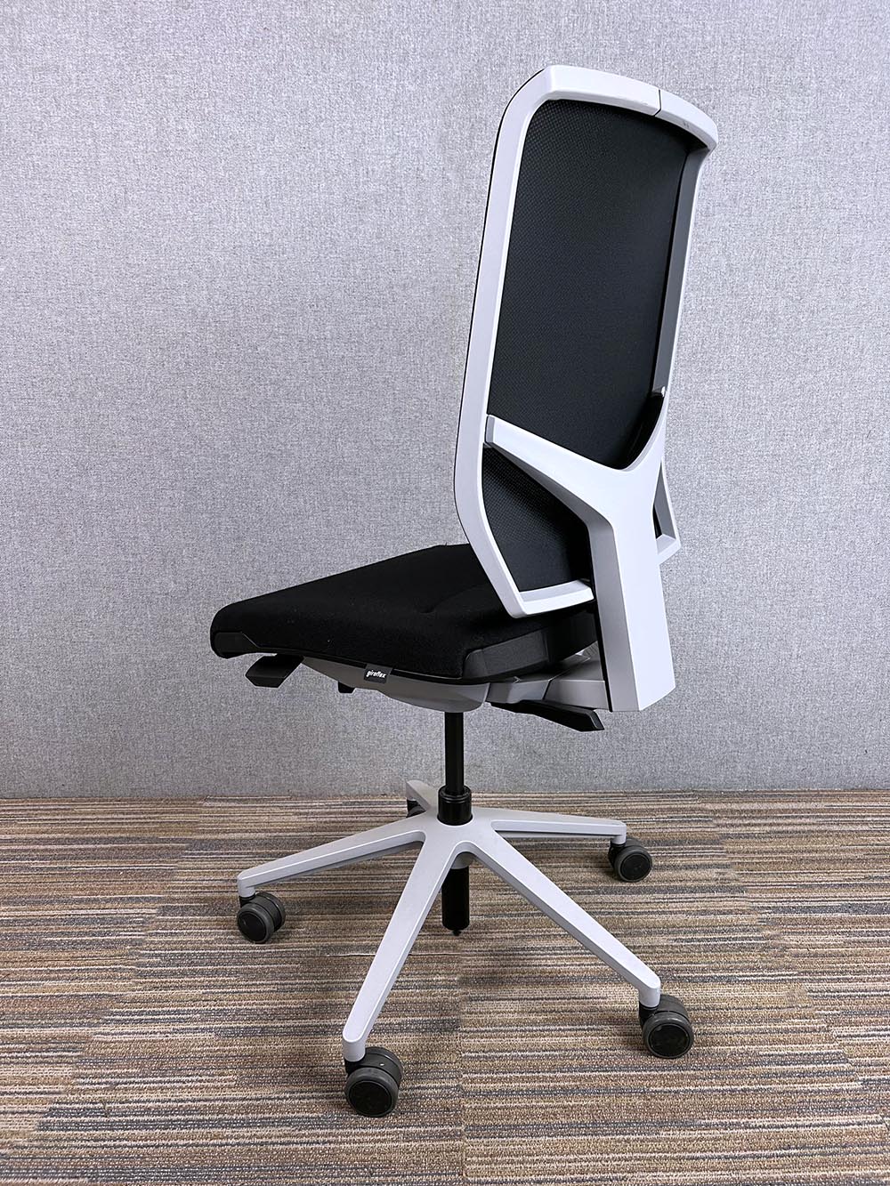 GIROFLEX G68 Chaise de bureau - tissu noir / aluminium base croisée – Image 6